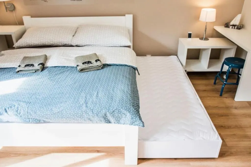 شقة Stylish Studio With Balcony, 12 Min To City Centre, Free Netflix & Wifi براغ
