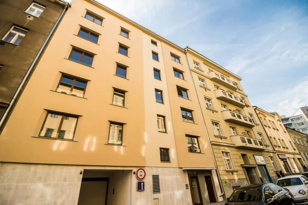 Stylish Studio With Balcony, 12 Min To City Centre, Free Netflix & Wifi براغ جمهورية التشيك