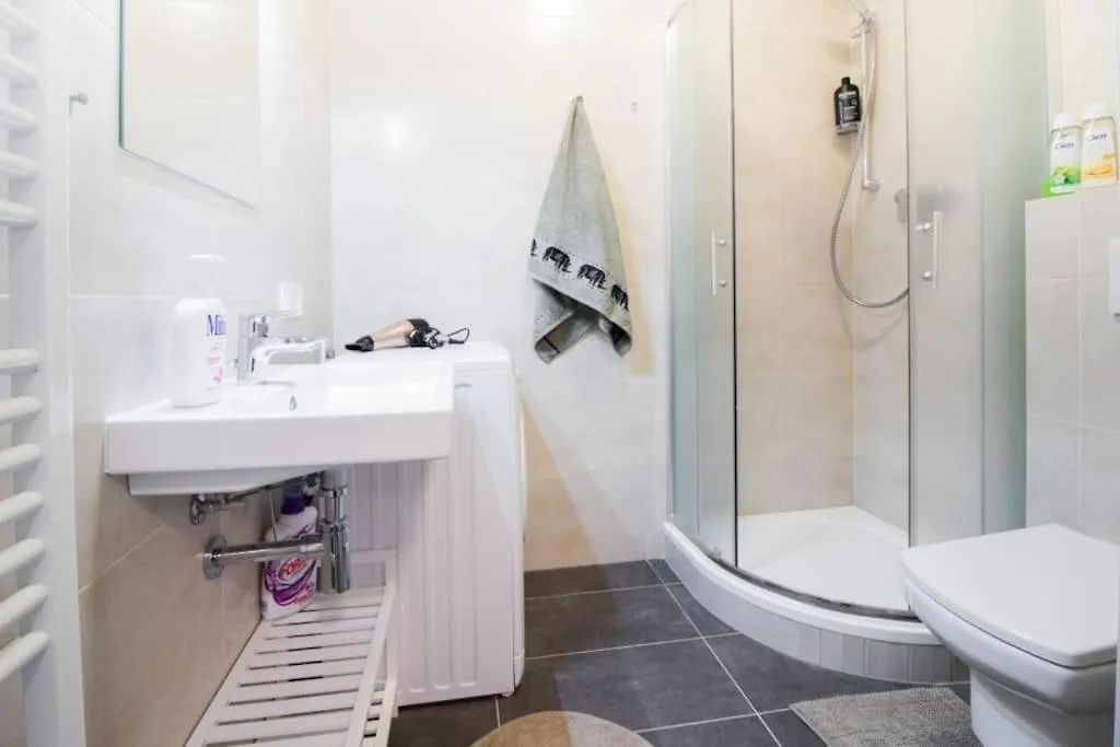 Stylish Studio With Balcony, 12 Min To City Centre, Free Netflix & Wifi براغ