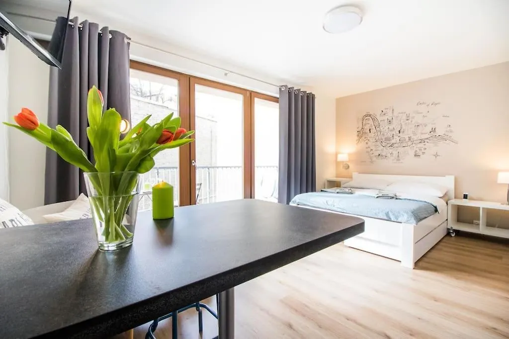 Stylish Studio With Balcony, 12 Min To City Centre, Free Netflix & Wifi براغ