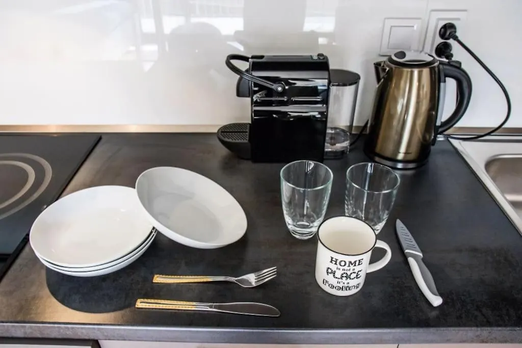 Stylish Studio With Balcony, 12 Min To City Centre, Free Netflix & Wifi براغ 0*,